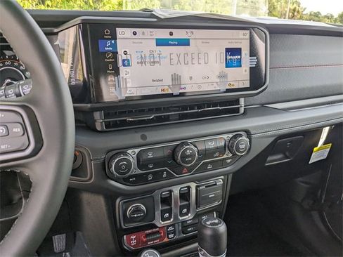 Used 2025 Jeep Wrangler Rubicon image 14