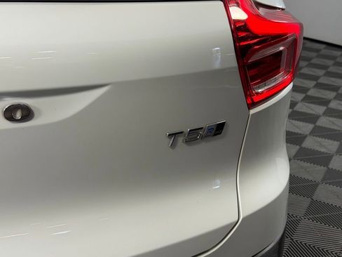 Used 2019 Volvo XC40 T5 R-Design image 11