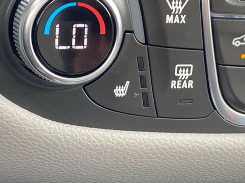 Used 2019 Chevrolet Equinox LT w/ Sun & Navigation Package image 16