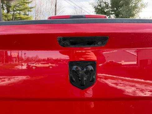 Used 2018 RAM 2500 Tradesman w/ Chrome Appearance Group image 17