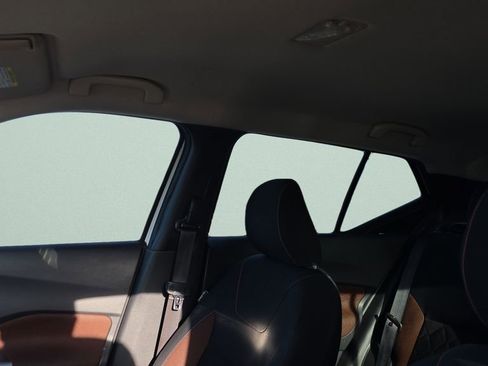 Used 2019 Nissan Kicks SR image 28