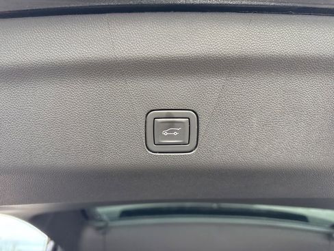 Used 2024 GMC Yukon XL Denali image 33