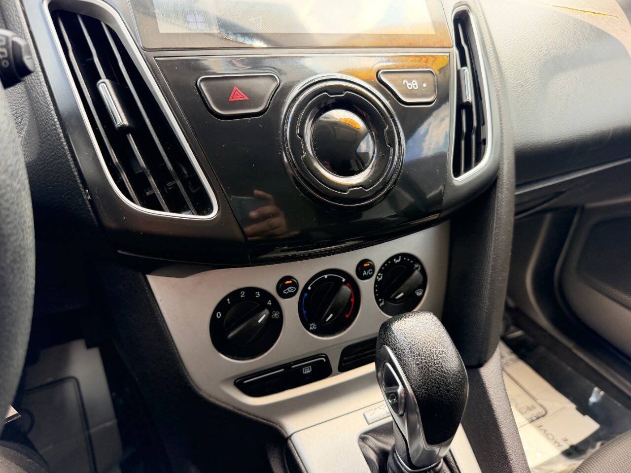 Used 2014 Ford Focus SE FWD image 37