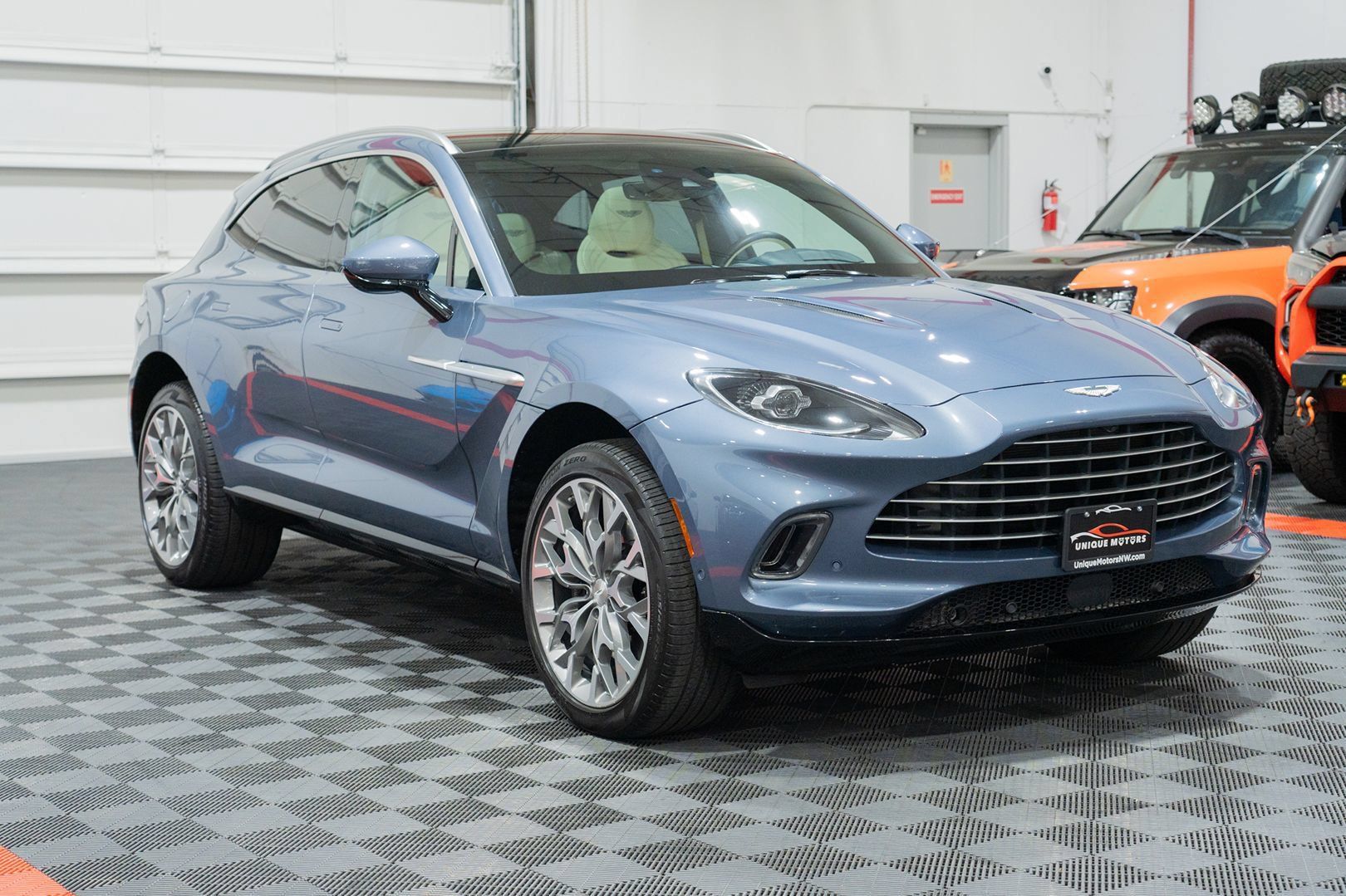 Used 2021 Aston Martin DBX AWD/4WD image 11
