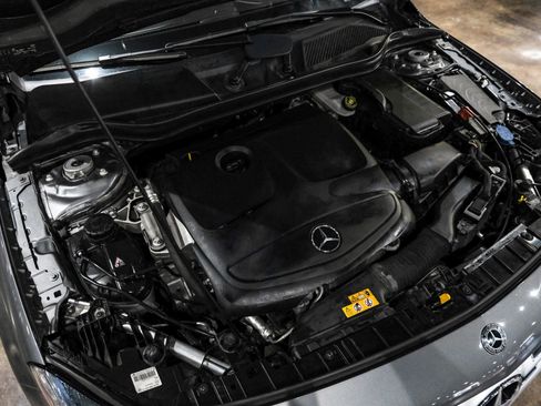 Used 2019 Mercedes-Benz GLA 250 4MATIC image 57