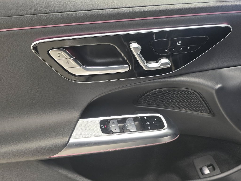 Used 2025 Mercedes-Benz E 350 Sedan image 17