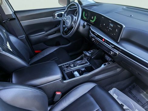 Used 2025 Kia Sorento S image 30