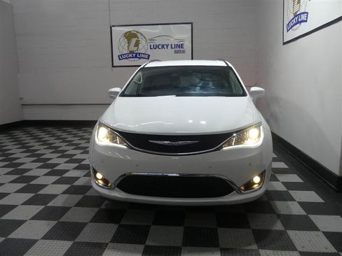 Used 2018 Chrysler Pacifica Touring-L Plus w/ Advanced Safetytec Group FWD image 2