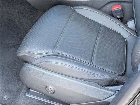 Used 2026 Mercedes-Benz GLC 300 image 4