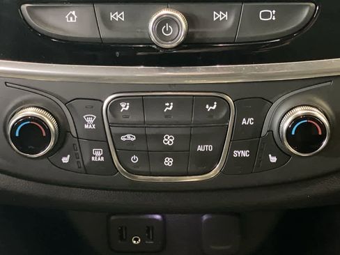 Used 2022 Chevrolet Traverse LT AWD/4WD image 21