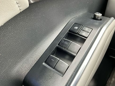 Used 2021 Toyota Highlander Limited AWD/4WD image 22
