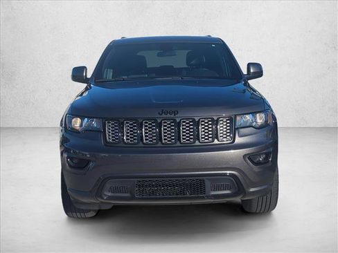 Used 2021 Jeep Grand Cherokee Laredo X image 2