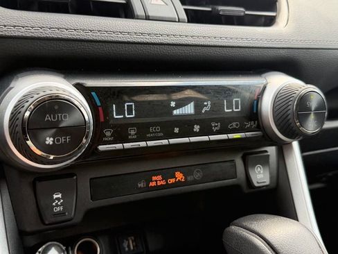 Used 2025 Toyota RAV4 XLE FWD image 24