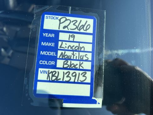 Used 2019 Lincoln Nautilus Reserve FWD image 21