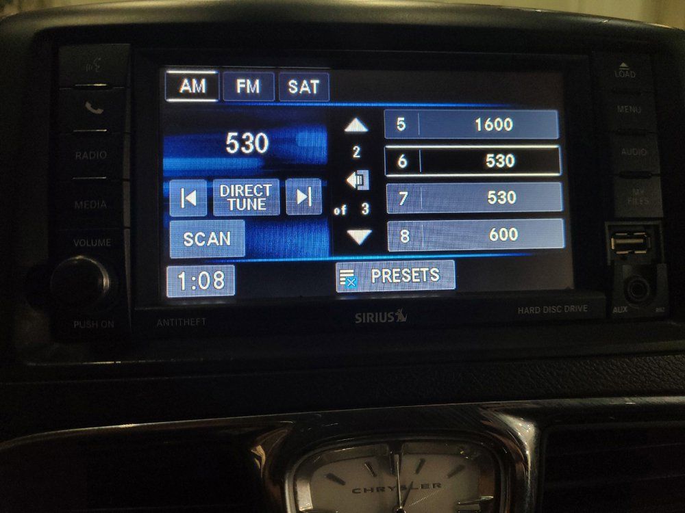 Used 2016 Chrysler Town & Country Touring FWD image 25