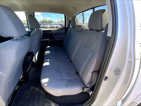 Used 2017 Toyota Tacoma SR5 image 21