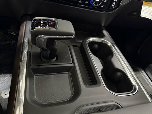 Used 2026 GMC Sierra 1500 SLT image 17