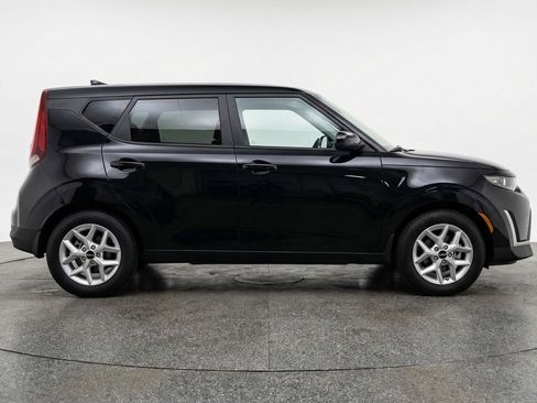 Used 2025 Kia Soul LX w/ LX Technology Package image 11