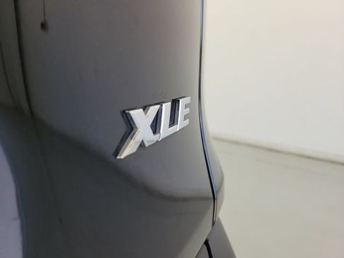 Used 2019 Toyota RAV4 XLE FWD image 8