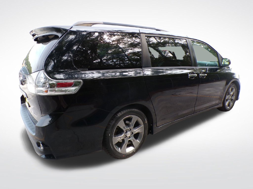Used 2016 Toyota Sienna SE FWD image 7