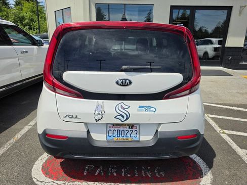 Used 2020 Kia Soul LX FWD image 3