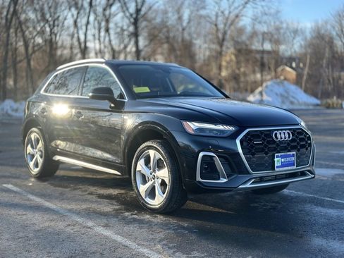 Used 2023 Audi Q5 2.0T Prestige w/ Prestige Package image 9
