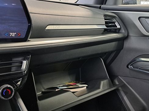 Used 2025 Chevrolet Traverse LT image 19