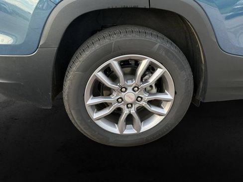 Used 2024 GMC Terrain SLT AWD/4WD image 12