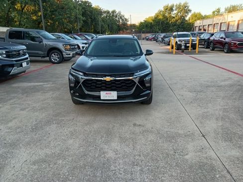 Used 2025 Chevrolet Trax LT w/ LT Convenience Package FWD image 5