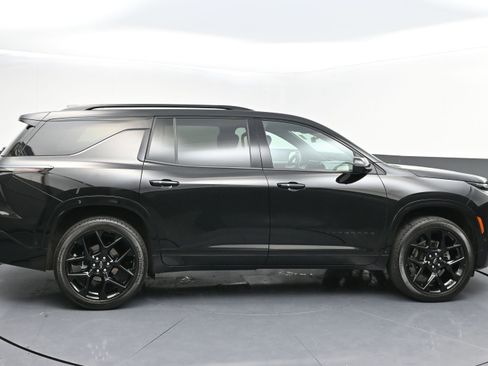 Used 2024 Chevrolet Traverse RS FWD image 8