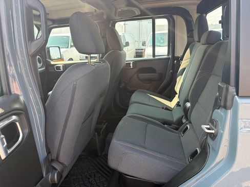 Used 2024 Jeep Gladiator Sport AWD/4WD image 24