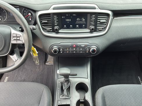 Used 2020 Kia Sorento LX FWD image 23