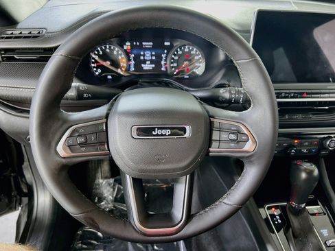 Used 2023 Jeep Compass Latitude w/ Sun and Sound Group AWD/4WD image 11