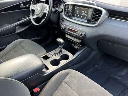Used 2020 Kia Sorento S image 19