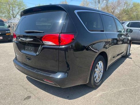 Used 2024 Chrysler Voyager LX FWD image 5
