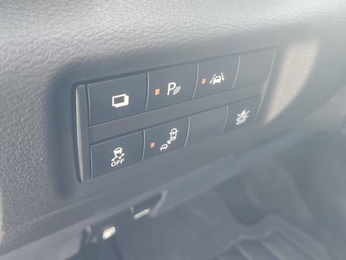 Used 2022 Nissan Kicks S FWD image 19