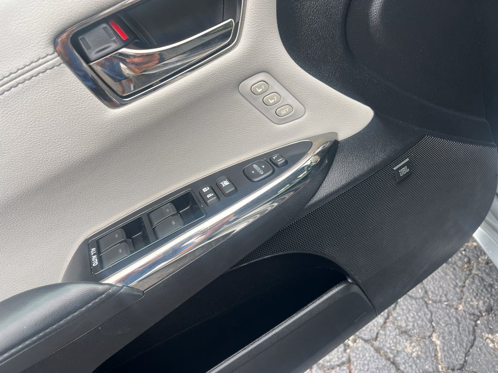 Used 2016 Toyota Avalon Limited FWD image 20