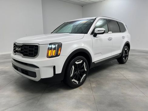 Used 2025 Kia Telluride S image 3