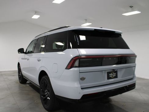 New 2026 Lincoln Navigator Reserve AWD/4WD image 6