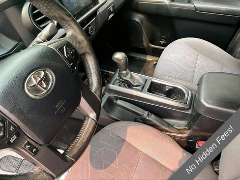 Used 2016 Toyota Tacoma TRD Sport w/ Towing Package AWD/4WD image 13