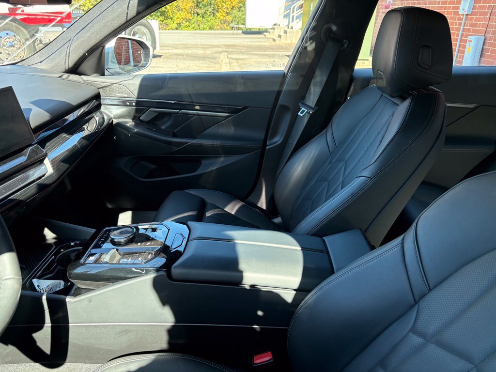 Used 2025 BMW 540i xDrive w/ Premium Package AWD/4WD image 11