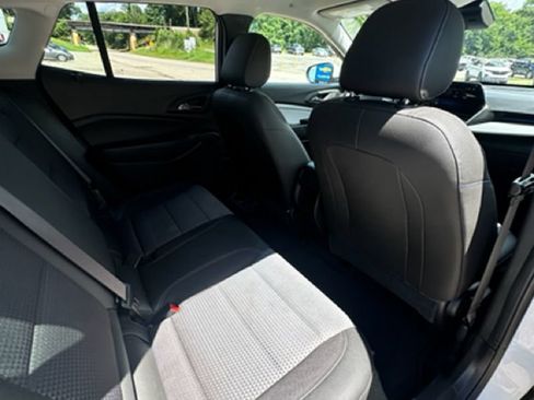Used 2024 Chevrolet Trax LT w/ Driver Confidence Package FWD image 13