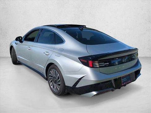 Certified 2025 Hyundai Sonata Limited FWD image 5