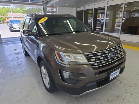 Used 2016 Ford Explorer XLT w/ Equipment Group 201A AWD/4WD image 7