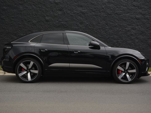 Certified 2025 Porsche Macan Turbo Electric AWD/4WD image 8