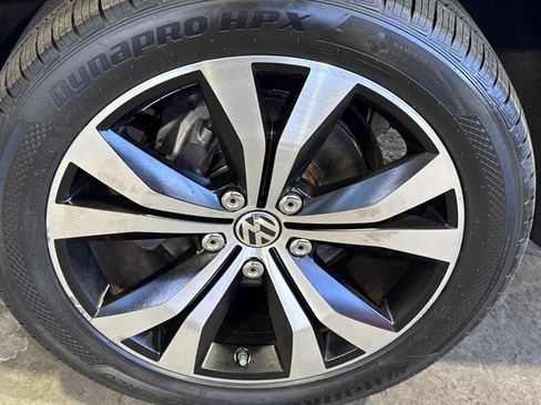 Used 2017 Volkswagen Touareg Wolfsburg Edition image 10