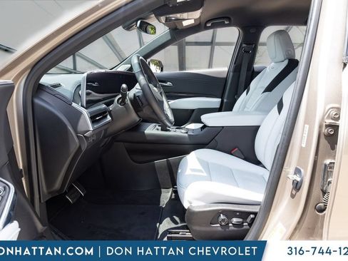 Used 2024 Cadillac XT4 Sport FWD image 3