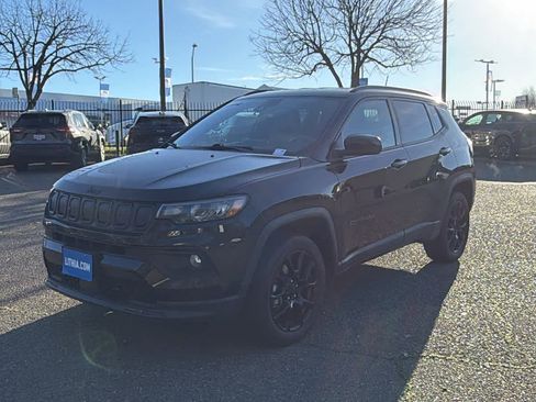 Used 2022 Jeep Compass Altitude w/ Convenience Group image 1