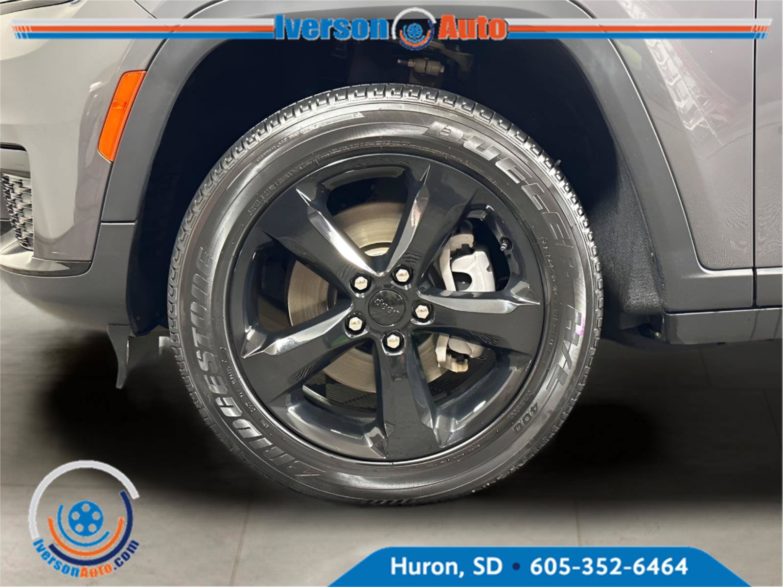Used 2024 Jeep Grand Cherokee L Altitude AWD/4WD image 8