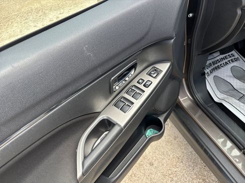 Used 2019 Mitsubishi Outlander Sport ES FWD image 12
